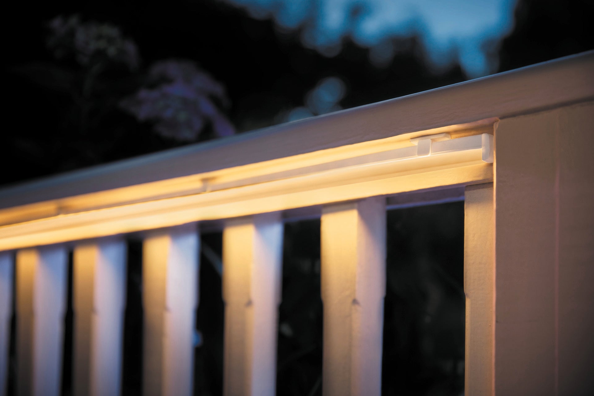 Philips Hue Lightstrip Outdoor 2m White & Color Ambiance