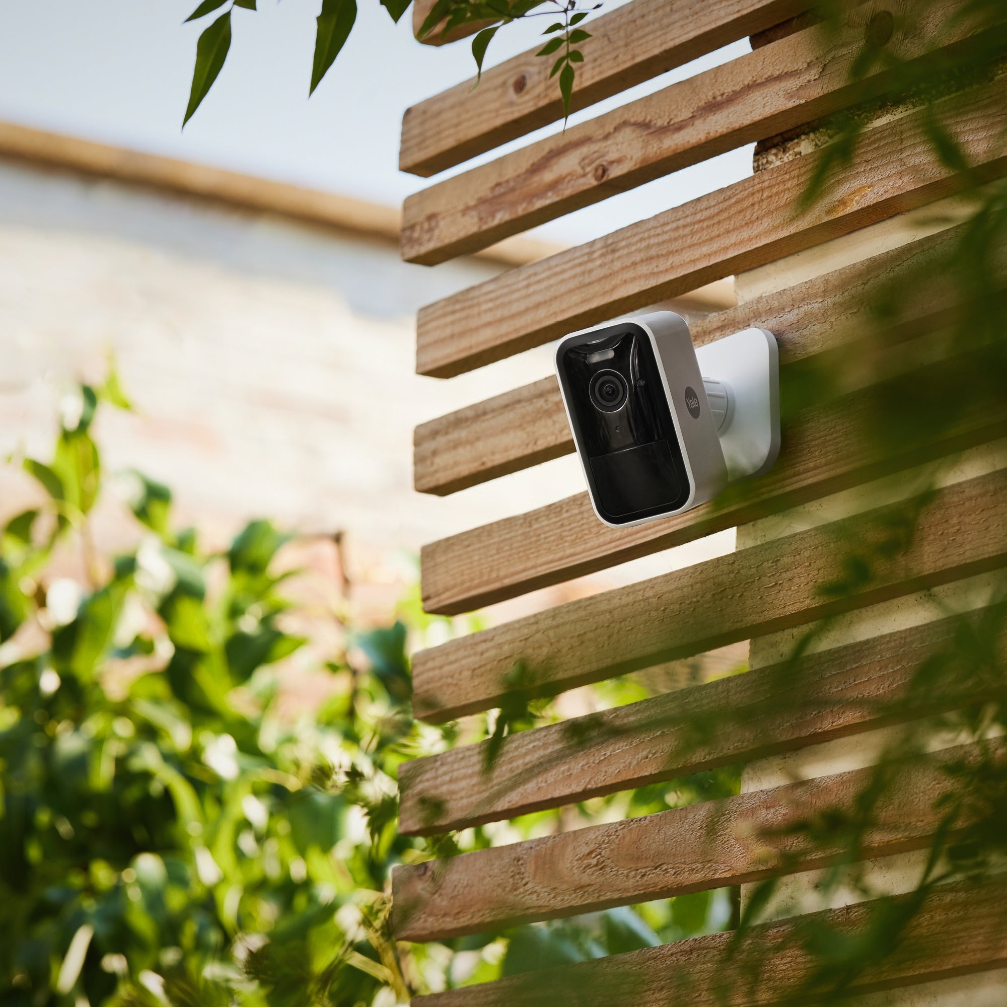 Smart Outdoor Camera with Battery